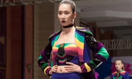 Dàn mẫu trẻ diện thiết kế lạ lên sàn bảo vệ... ong