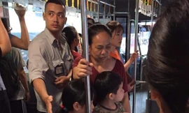 Nam nhân viên xe buýt và hành động gây sốt cộng đồng mạng