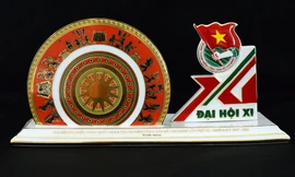 Hộp cắm bút bằng sứ tặng đại biểu