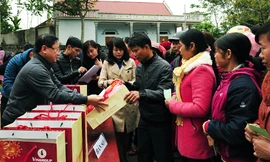 2.000 suất quà Tết tặng người dân khó khăn xứ Thanh