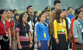 Thanh niên dân tộc thiểu số xuất sắc báo công, viếng lăng Bác