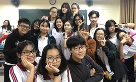 Nữ sinh Sài thành rap 'Việt Bắc' chia sẻ tiết học Văn trên lớp