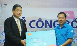 Anh Nguyễn Phi Long nhận tài trợ 26 điểm Trường đẹp cho em