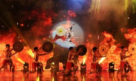 Nữ sinh mạnh mẽ bên voi Tây Nguyên trong chung kết Miss DAV 2018