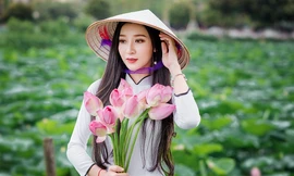 Tinh khôi nhan sắc Hoa khôi iMiss 2017 cuốn hút bên hồ sen