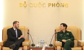 Đại tướng Ngô Xuân Lịch tiếp ông Tom Hamilton