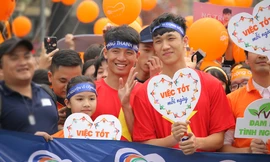 Tuyển thủ U23 Trọng Đại, Tiến Dũng tham gia chương trình đi bộ vì cộng đồng