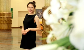 Á hậu Lò Thị Minh khoe nét gợi cảm