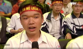 Dương Tuấn Dũng (lớp 11A1, Trường THPT Ứng Hoà A, Hà Nội) "đánh bại" 4 nhà leo núi trong câu hỏi vượt chướng ngại vất