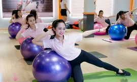 Nữ sinh Ngoại giao khoe vóc dáng trong trang phục thể thao