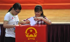 Cử tri sinh viên náo nức vào ngày hội bầu cử