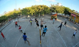 Chơi bóng ở Trường Sa