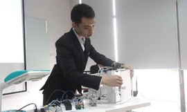 Trưởng nhóm đồ án Dương Hồng Hưng trình bày phần demo sản phẩm Noctopus