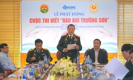 Thiếu tướng Hoàng Anh Tuấn - Phó Chủ tịch Thường trực Tổng Thư ký Hội Truyền thống Trường Sơn - Đường Hồ Chí Minh Việt Nam, trưởng ban tổ chức cuộc thi phát biểu