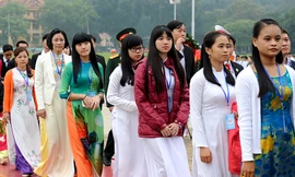 Đại biểu Tài năng trẻ Việt Nam báo công dâng Bác