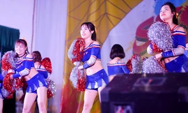 Nữ sinh Tự nhiên khoe nét đẹp với vũ đạo cheerleading