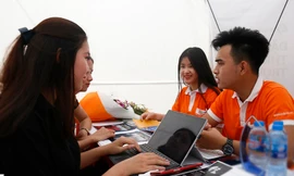 Nhiều bạn trẻ đã tìm được việc làm trong buổi tuyển dụng tại chỗ của các doanh nghiệp