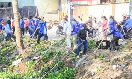 Tuổi trẻ TPHCM khởi động Tháng Thanh niên 2019 bằng những hoạt động bảo vệ môi trường Ảnh: NGÔ TÙNG