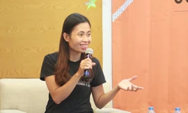 Nhà văn Trang Hạ chia sẻ với các bạn sinh viên về chủ đề "Cơ hội trưởng thành"