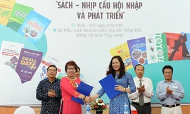 Lễ ký kết xây dựng Tủ sachs Hội nhập kinh tế quốc tế