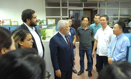 Đoàn đại biểu thanh niên Venezuela thăm báo Tiền Phong