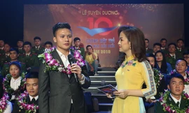 Cầu thủ Quang Hải giao lưu tại chương trình. Ảnh: Như Ý