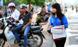 Báo Tiền Phong 'chia lửa' cùng phụ huynh sĩ tử