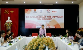 Buổi giao lưu trực tuyến với các đề cử Gương mặt trẻ Việt Nam tiêu biểu 2017. Trong ảnh, nhà báo Phùng Công Sưởng - Phó tổng biên tập phát biểu. Ảnh: Như Ý