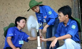 Ảnh thanh niên tình nguyện trong chùm ảnh "Sức trẻ tình nguyện" của tác giả Nguyễn Đăng Khoa đạt giải nhất Giải báo chí toàn quốc về công tác đoàn và phong trào thanh thiếu nhi năm 2019.