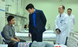 Bí thư T.Ư Đoàn Nguyễn Ngọc Lương thăm bệnh nhi