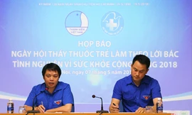 Anh Nguyễn Kim Quy, Phó Chủ tịch Hội Liên hiệp Thanh niên Việt Nam và anh Nguyễn Hữu Tú, Phó Chủ tịch thường trực kiêm Tổng thư ký Hội Thầy thuốc trẻ Việt Nam chủ trì chương trình