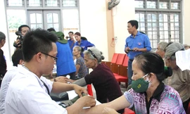 Hoạt động khám bệnh, phát thuốc miễn phí trong chương trình