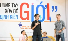 Các đội đến từ nhiều trường đại học, cao đẳng thi tiểu phẩm về chủ đề bình đẳng giới.