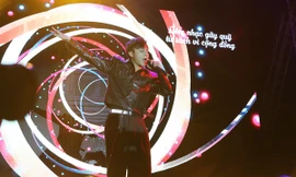 Sơn Tùng M-TP có quà bất ngờ khi hát quyên góp tủ sách cộng đồng