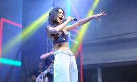 Hoà Minzy 'đốt cháy' sân khấu với bản hit Nàng tiên cá