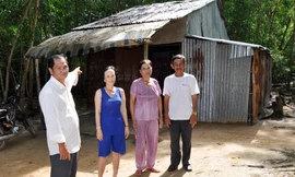 Sân golf treo hơn 10 năm, dân cùng cực