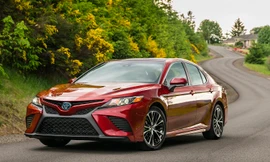 Toyota công bố các phiên bản và mức giá cho Camry 2019.
