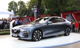 VinFast ra mắt và cho phép đặt hàng các mẫu xe máy điện và ôtô.