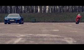 Siêu xe đấu với siêu mô tô