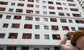 Chung cư ở Hà Nội được 'nhuộm đỏ' trước trận chung kết AFF Cup 2018