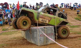 Nhiều xe bán tải, SUV và các xe độ tham gia giải đua xe địa hình Việt Nam 2018