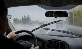 5 thứ cần kiểm tra sau khi lái xe trong mưa lũ