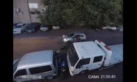 Trộm xe máy bất thành vì gặp phải anh tài xế ôtô quá 'cứng'