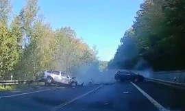 Đua xe trên đường đèo gây tai nạn cho xe ngược chiều