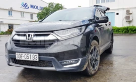 Chiếc Honda CR-V của một khách hàng ở Hà Nội gặp tình trạng gỉ sét tại các khớp nối thanh giằng gầm xe. Ảnh: Hân Nguyễn.