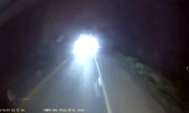 Container lấn làn trong đêm tối gây nguy hiểm cho xe khách