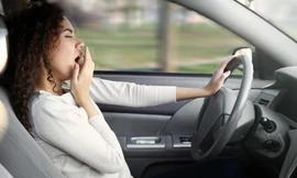 Ngủ gật khi lái xe cực kỳ nguy hiểm cho chính bản thân và những người xung quanh. Ảnh: CNN