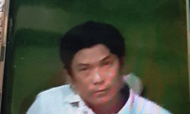 Phó giám đốc bẻ khóa, trộm đồ trong cốp xe nhanh như chớp