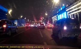 Volvo XC60 phóng nhanh 'như phim hành động' trên đường đông đúc