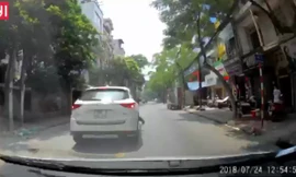 Không cho ôtô phía sau vượt, Mazda CX-5 nhận cái kết 'đắng'